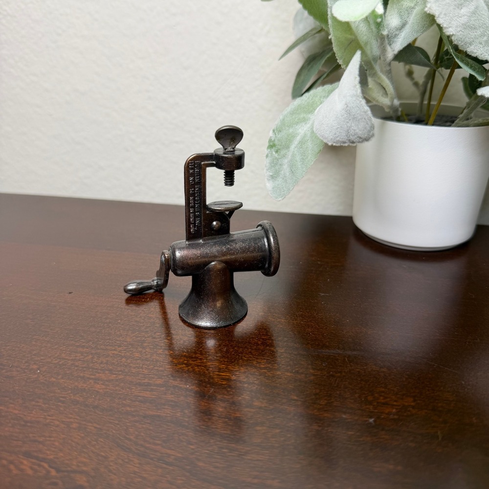 1976 Durham Industries Metal Dollhouse Miniature Meat‎ Grinder No. 14